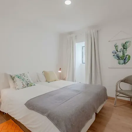 Bright & Spacious With Orange Tree Patio, By Timecooler * Лісабон