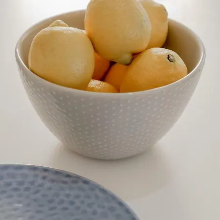 Bright & Spacious With Orange Tree Patio, By Timecooler Апартаменти