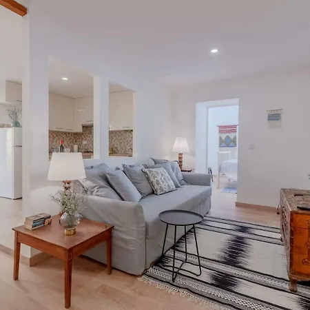 Bright & Spacious With Orange Tree Patio, By Timecooler 리스본