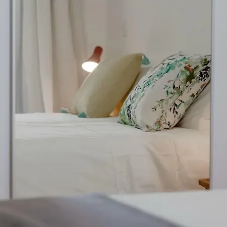 Bright & Spacious With Orange Tree Patio, By Timecooler 아파트