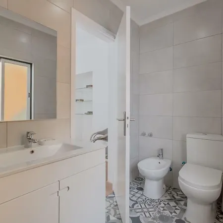 Bright & Spacious With Orange Tree Patio, By Timecooler 아파트 *