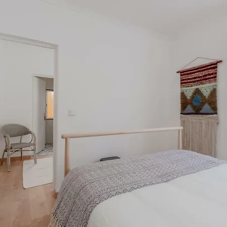 Bright & Spacious With Orange Tree Patio, By Timecooler Apartment